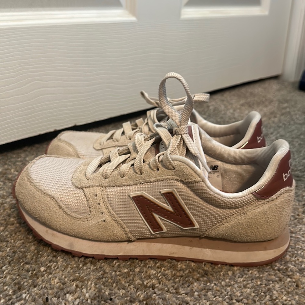 New balance tennis shoes